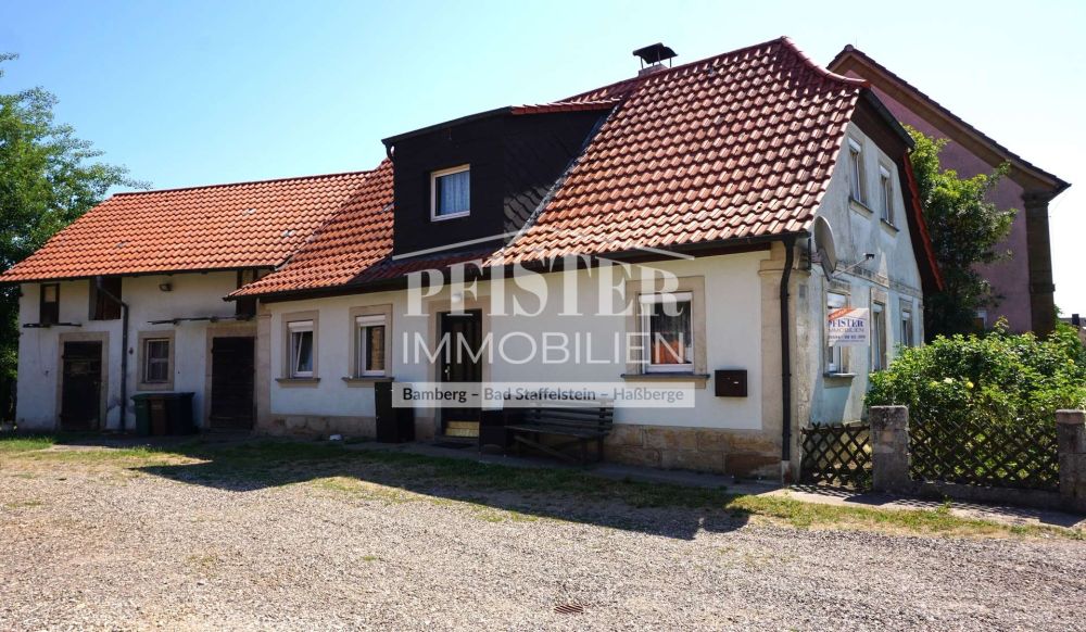 Denkmalgeschütztes Bauernhaus mit Nebengebäude und kleinem Garten in Sassendorf