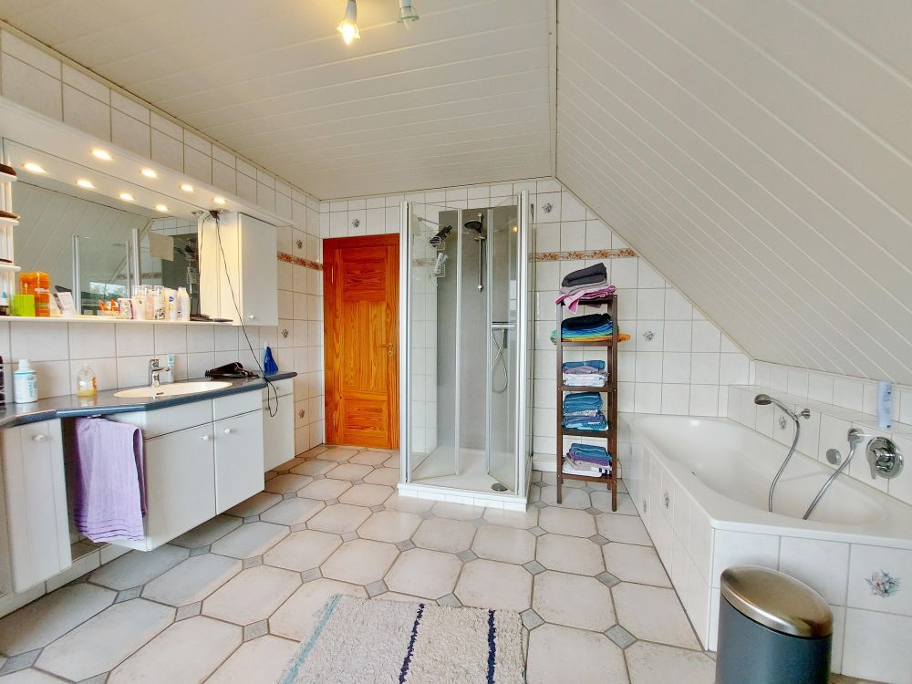 Großer Wohntraum (ca. 202 m²) mit Doppelcarport und angrenzender Weidefläche in Beringstedt