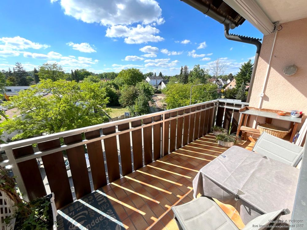 Renovierte 4-Zimmer-Wohnung 
mit 94 m² Wohnfläche, 
Balkon, Einbauküche & TG-Stellplatz