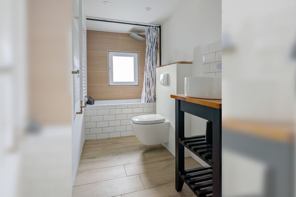 Selbstnutzer & Kapitalanleger aufgepasst:  2-Familienhaus mit Garagentrakt und viel Potential!