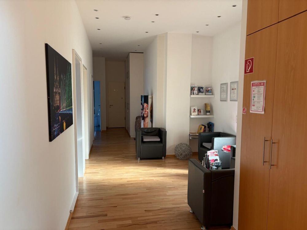 Repräsentative Praxisfläche mit vielseitigen Möglichkeiten in Bergisch Gladbach-Zentrum