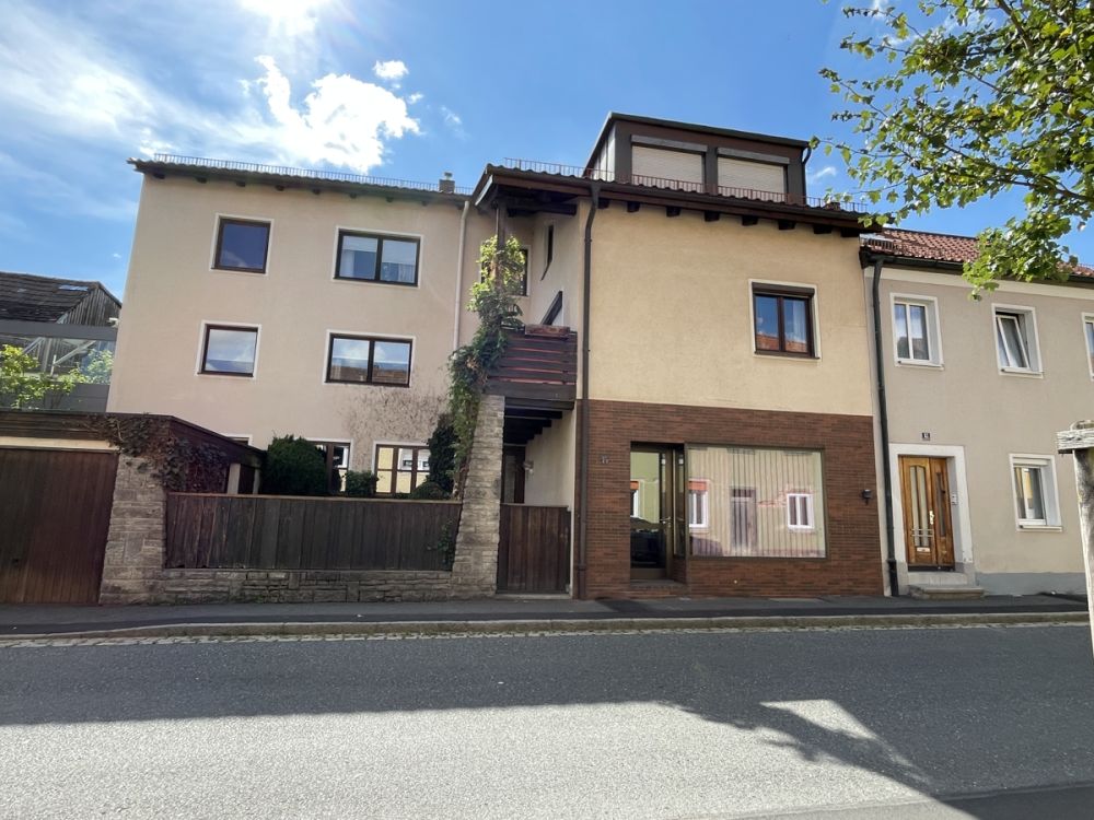 Hausansicht von der Straße aus