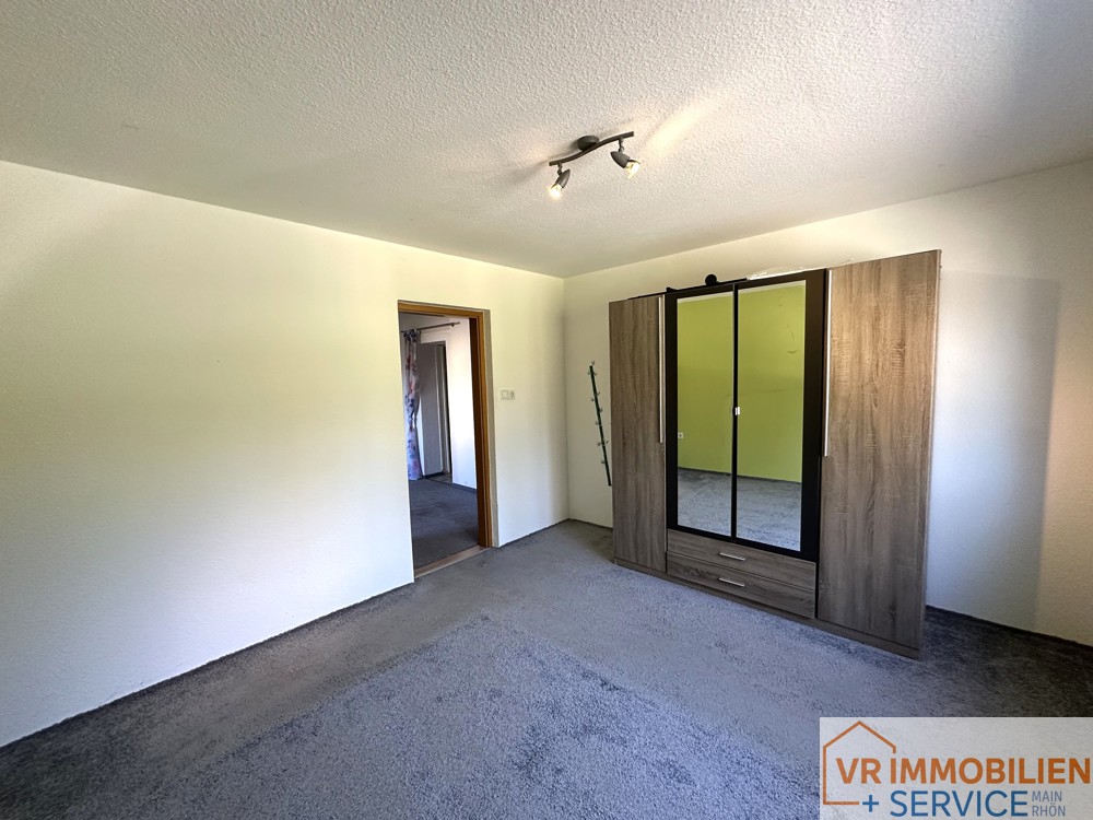 Doppelhaushälfte mit zwei Wohneinheiten und großem Potenzial in 98617 Meiningen-Walldorf