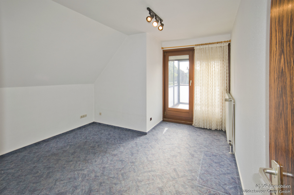 Großes Einfamilienhaus mit Vollkeller und Doppelgarage in Kirchhatten