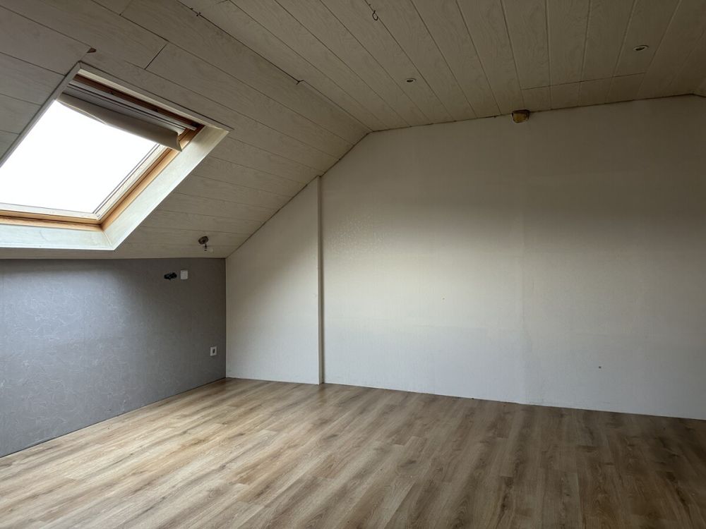 großer Raum Dachgeschoss