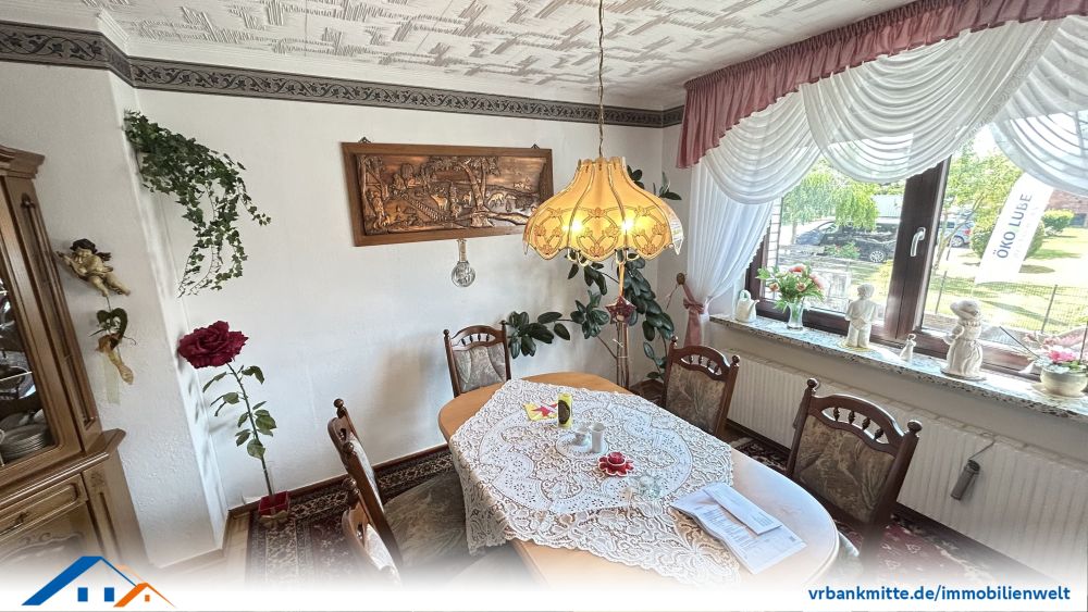 Gepflegtes Einfamilienhaus mit geräumiger Scheune und Garten