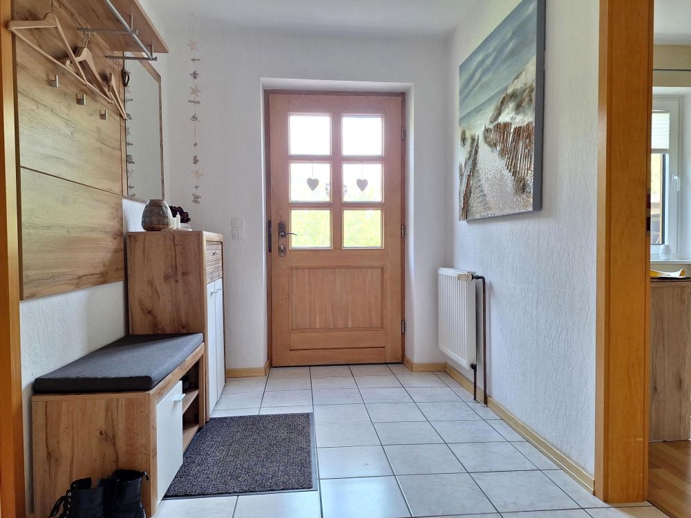 Idyllisch gelegenes Einfamilienhaus mit Einliegerwohnung in Feldrandlage