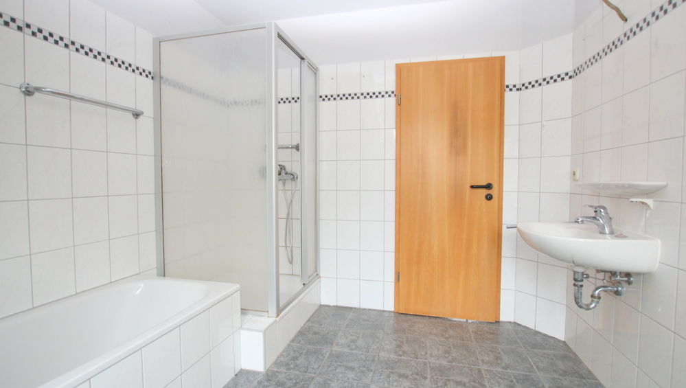 Reihenmittelhaus mit Terrasse und Carportstellplatz in Bad Zwischenahn