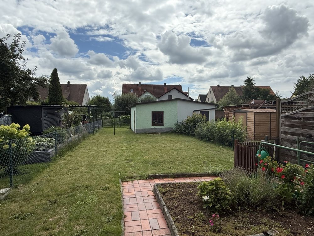 Klein aber fein - leerstehendes Reihenmittelhaus in ruhiger Siedlung in Weiden - Hammerweg