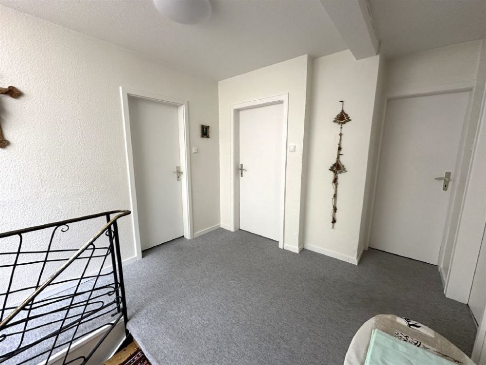 / Sundern-Zentrum: Wohnhaus mit Gewerbefläche & Parkmöglichkeiten