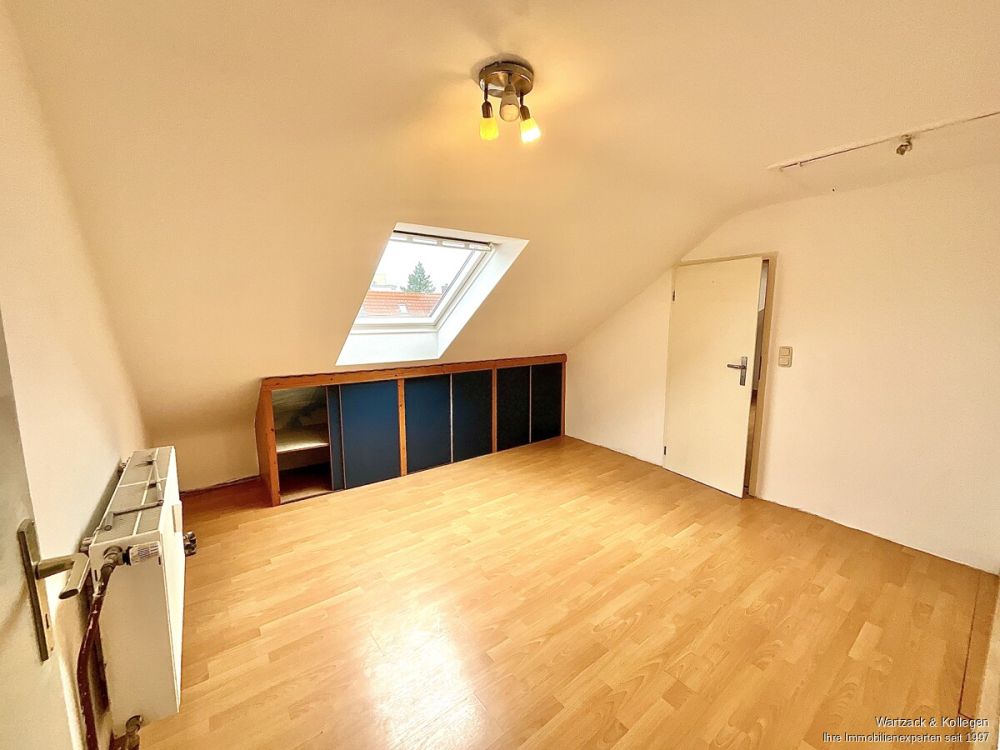 Durchgangszimmer, z. B. Büro oder Ankleidezimmer