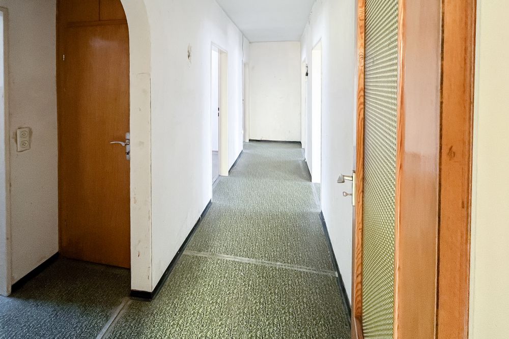 ***Das ist Ihre Chance - sonniges 2-FH mit weiterem Ausbaupotential auf großzügigem Grundstück***