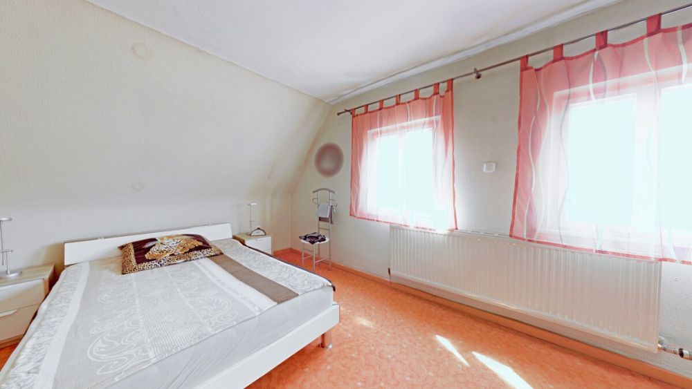 Das Wohnhaus mit Gaststätte bietet enormes Umbaupotential für Ihr Eigenheim in Schwabach-Wolkersdorf!