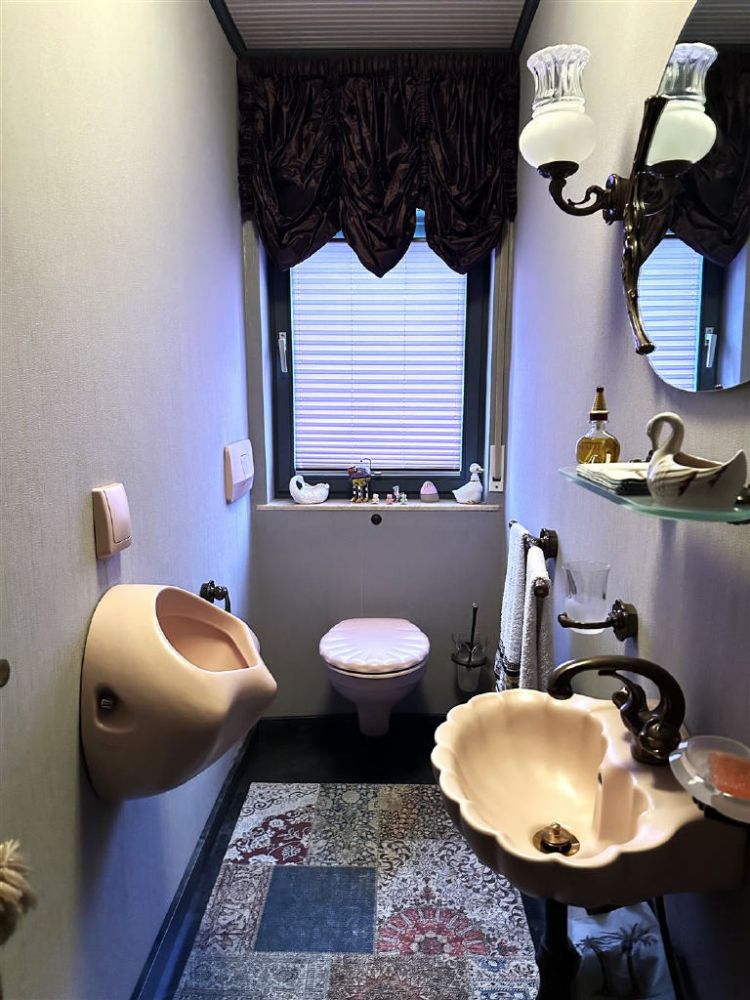 Luxus trifft Funktionalität: Einfamilienhaus mit Büro in Top-Lage