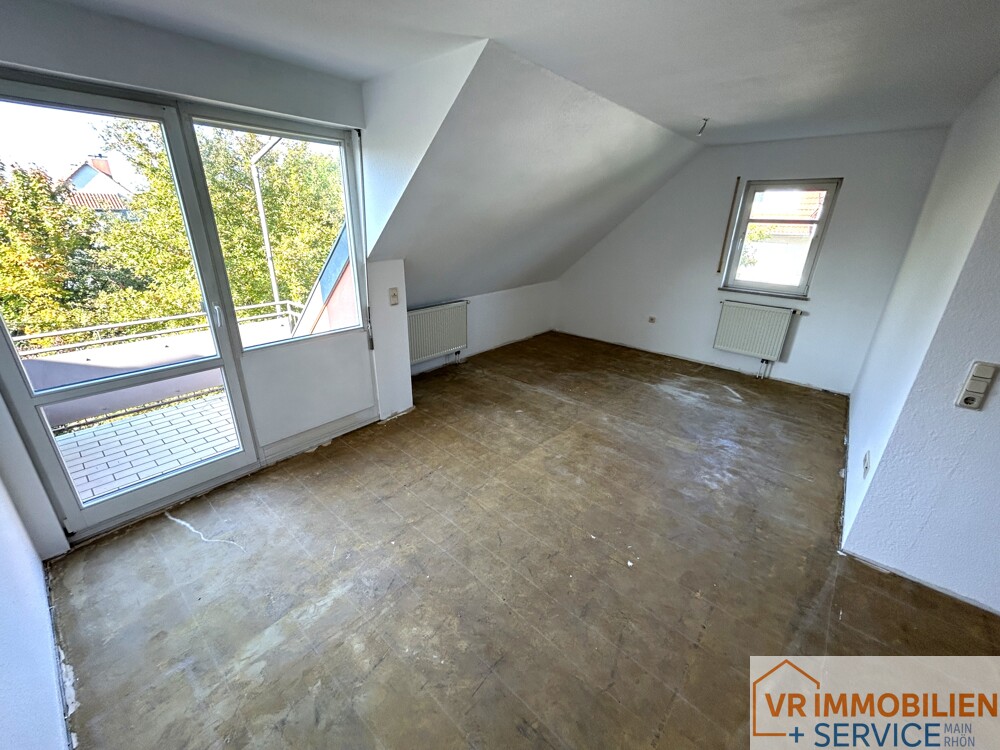 Einziehen und wohlfühlen! - Dachgeschosswohnung mit TG-Stellplatz in 97616 Bad Neustadt/Brendlorenzen