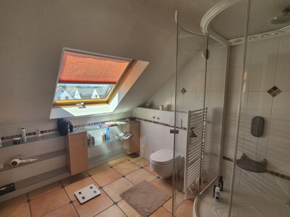 Kapitalanlage trifft Wohnkomfort – Dreifamilienhaus mit Traumgarten in Bad Vilbel-Dortelweil