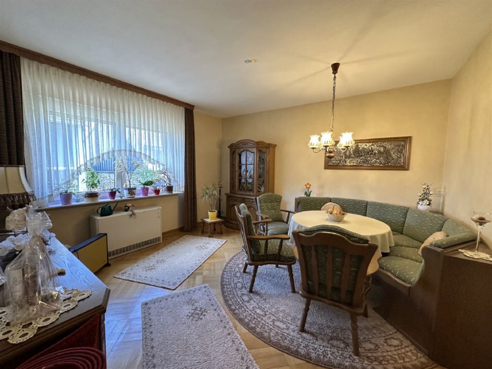 Schönes Einfamilienhaus mit Scheune und großem Grundstück