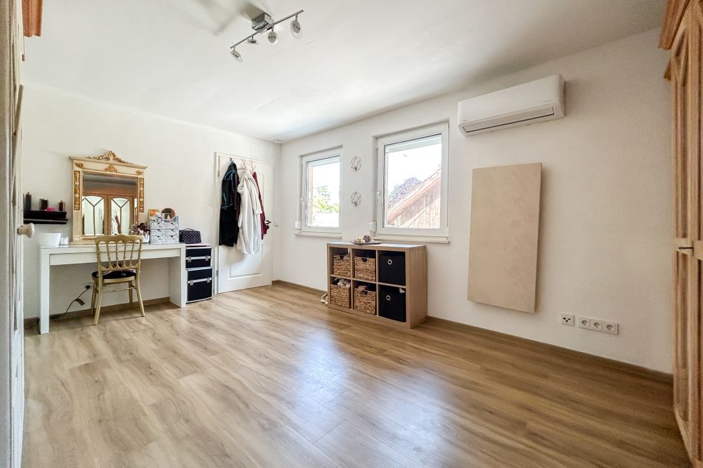 Sanierter Wohntraum: Einfamilienhaus mit PV-Anlage, Klimaanlage und Nebengebäude!