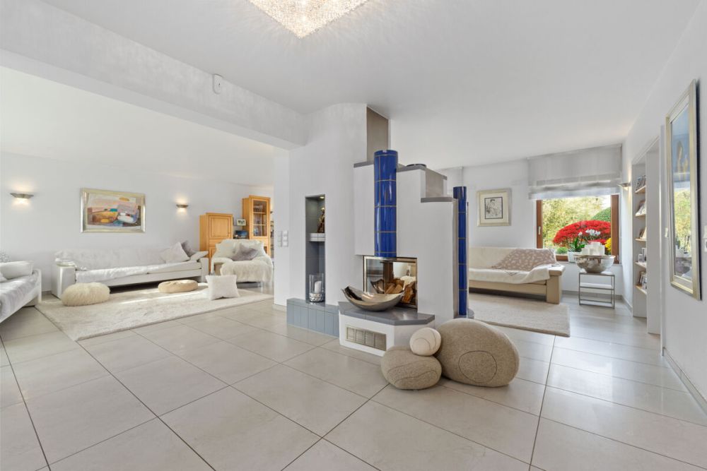 Einzigartiges Mehrgenerationenhaus inklusive traumhaftem Wellnessbereich auf weitläufigem Grundstück