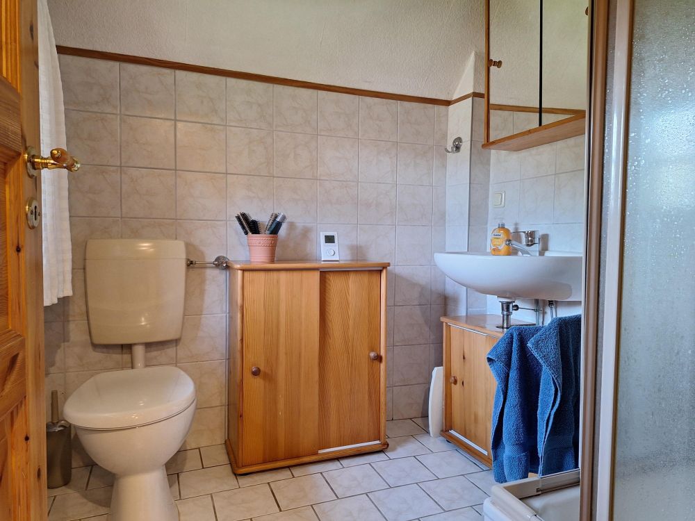 Zauberhafte Reetkate in Sackgassenendlage in den Feldern von Esgrus