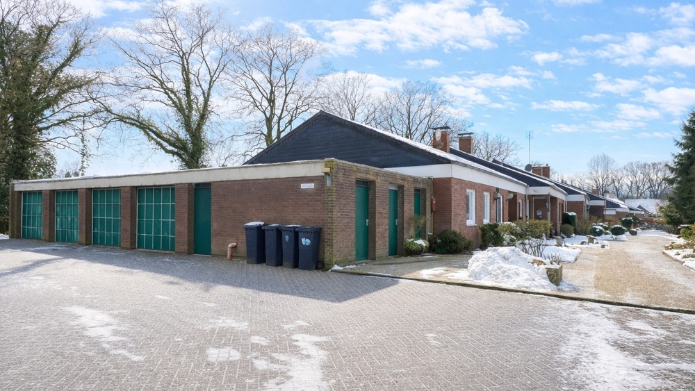 Hofbereich der Reihenhausanlage mit 4 kleinen Reihenhäusern