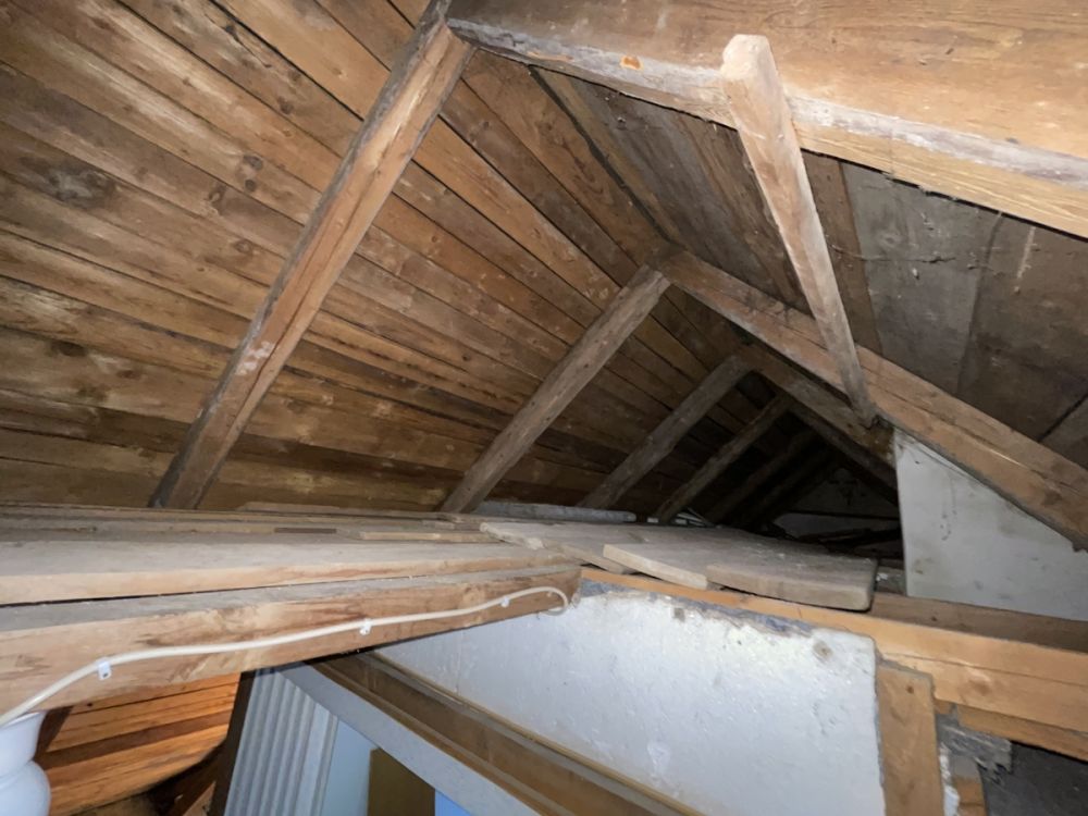 Hier lässt sich viel draus machen - Haus mit begonnener Renovierung