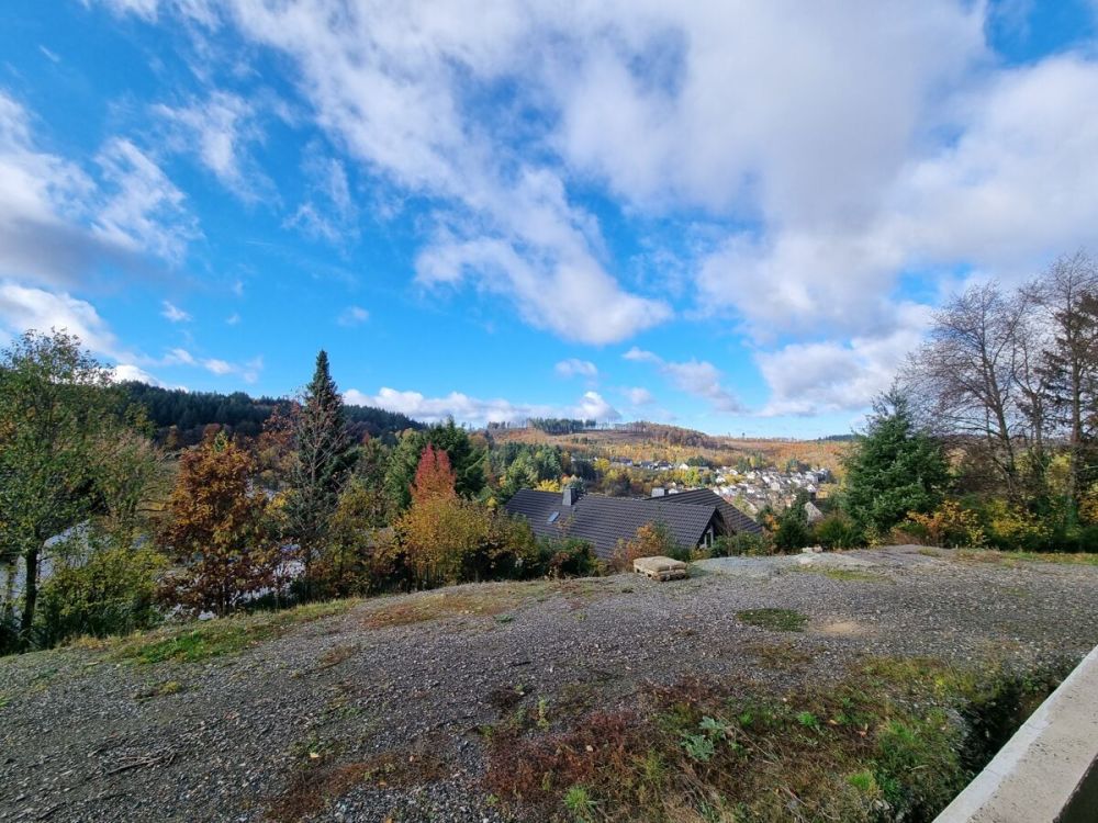 Moderne Einfamilien-Doppelhaushälfte in traumhafter Lage von Schmitten-Oberreifenberg!