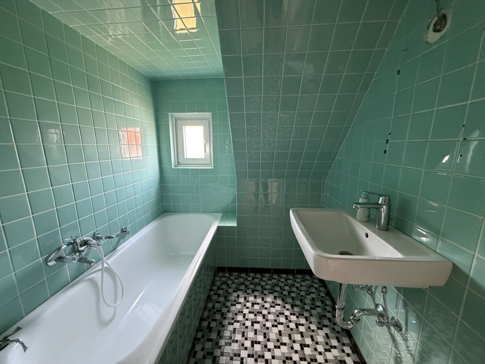 Renovierungsbedürftiges Wohnhaus mit Garage in Mitterteich!