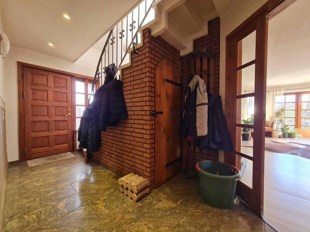 Kernsaniertes, gepflegtes Einfamilienhaus unweit der B200 und dennoch in ruhiger Lage