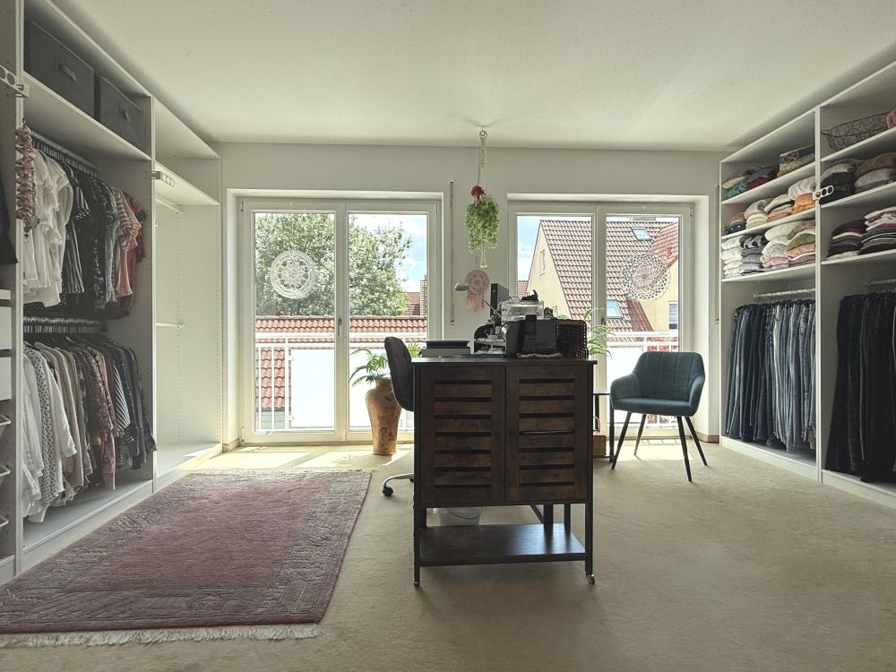 Hochwertig ausgestattetes REH mit viel Platz und traumhaft angelegtem Garten in Königsbrunn