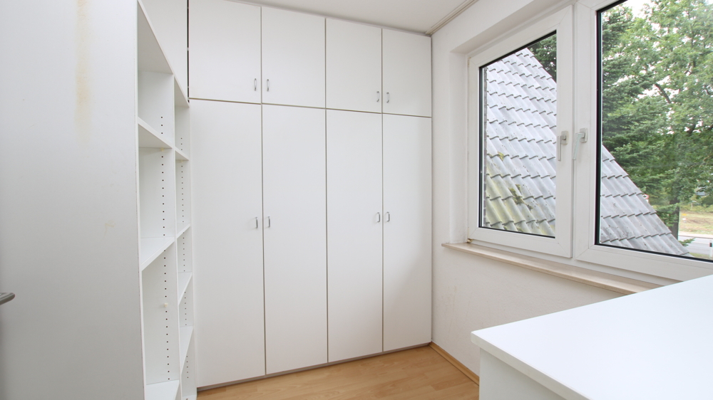 Großzügiges Wohnhaus mit 3 Wohneinheiten mit Balkon,
Terrasse, Gartenbereich & Garage in Bad Zw´ahn