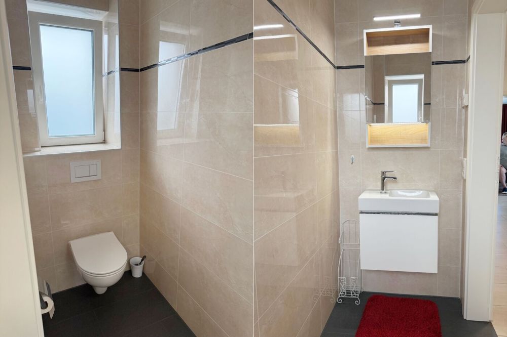 Freistehender Walmdachbungalow mit Garage – barrierefrei – gute Ausstattung