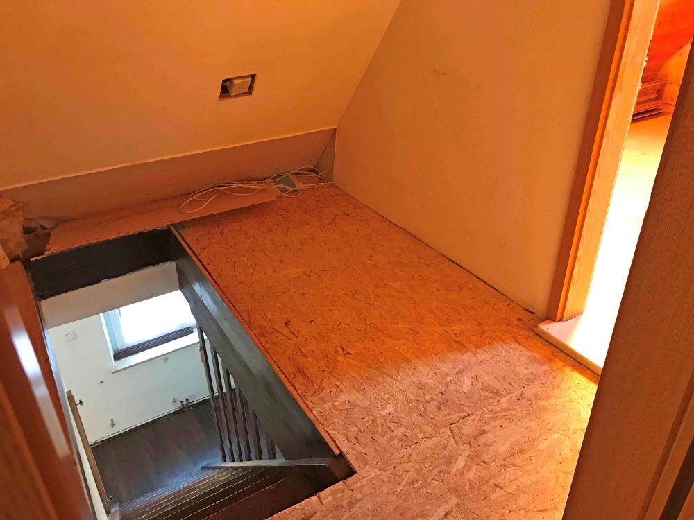 Große Dachgeschosswohnung mit Gartenanteil