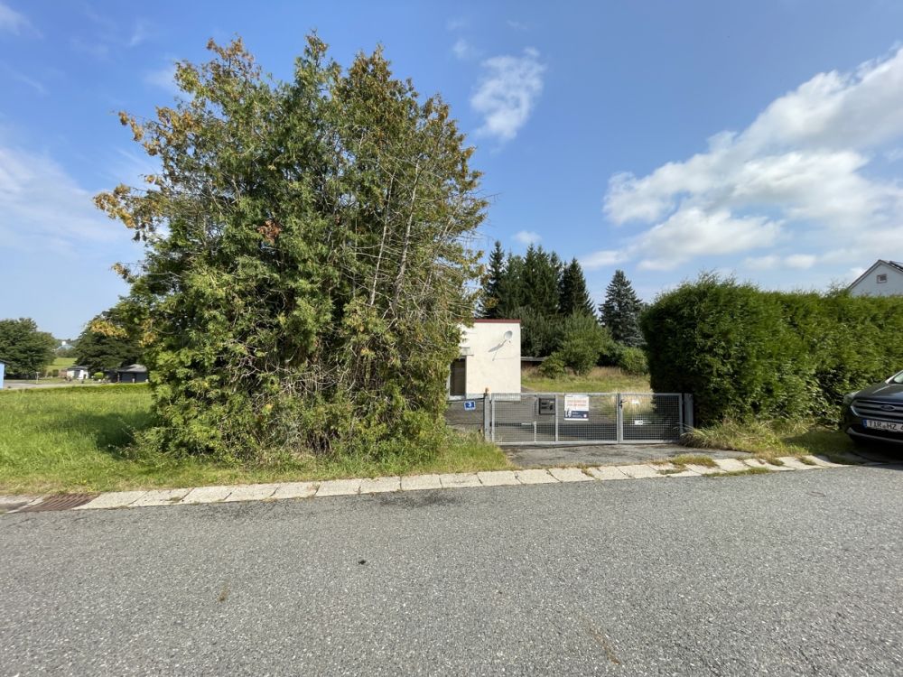 Ruhig gelegenes Baugrundstück mit Halle und riesigen Gartengrundstück!