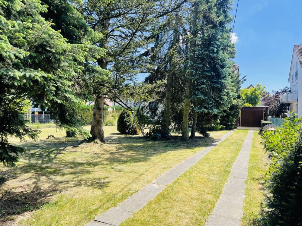 Gartenparadies - Zweifamilienhaus mit Einliegerwohnung