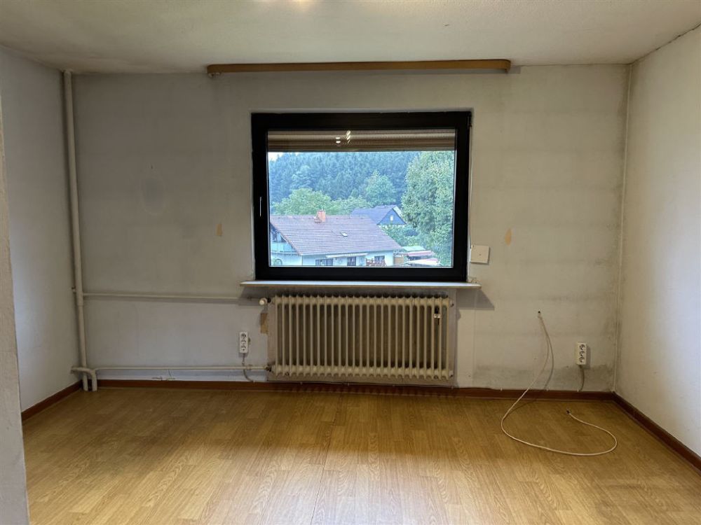 Vielseitiges Wohnhaus mit großem Grundstück und separater Einheit