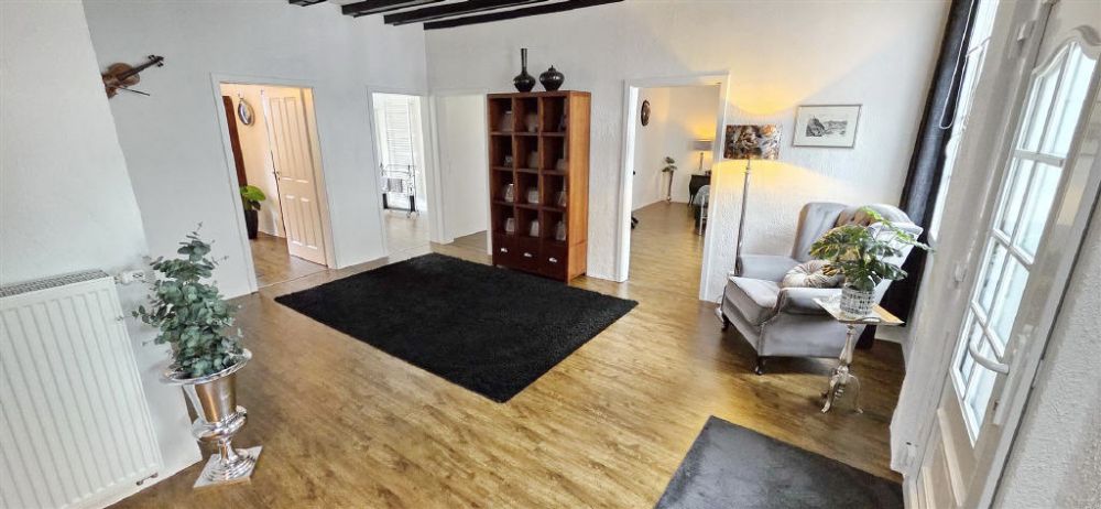 Ehemaliges  Weingut mit Charme! Hochwertig u. umfassend modernisiert!