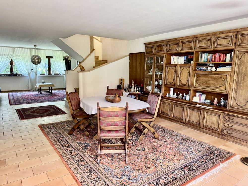 Freistehendes Einfamilienhaus in Traumlage
- Offen, großzügig und umgeben von Grün -