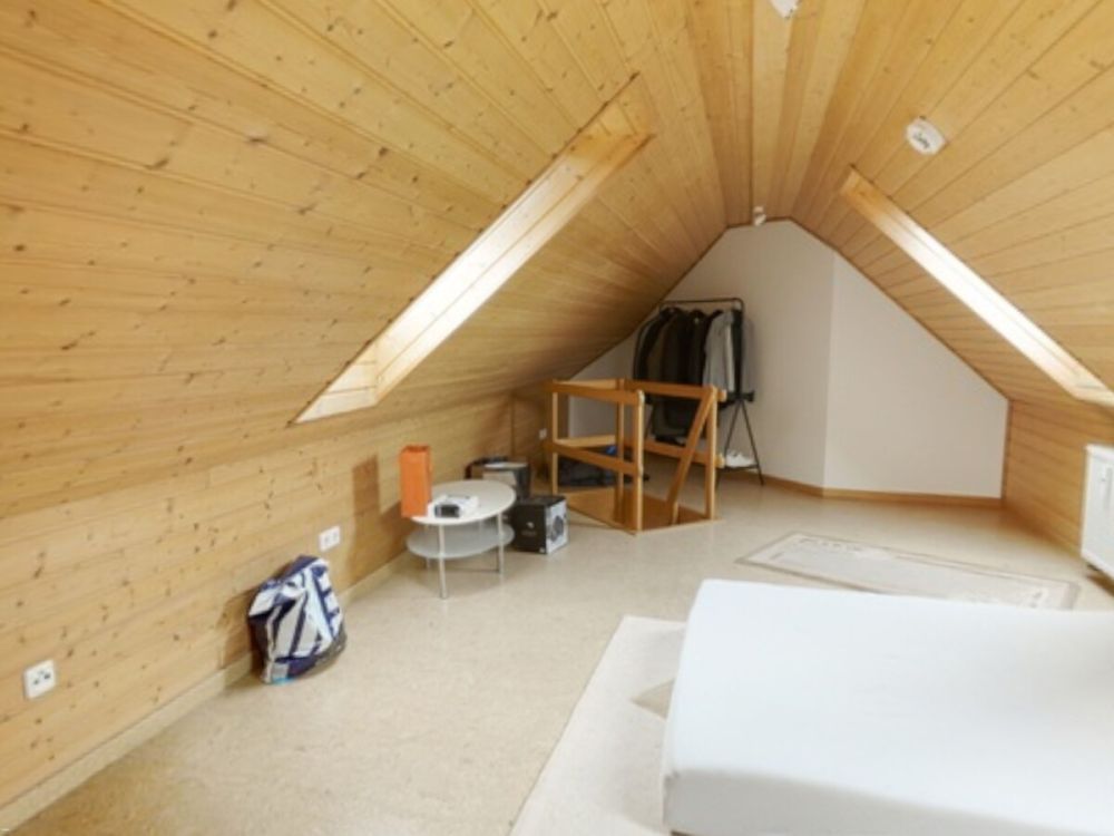 Ideale Kapitalanlage: Charmante Dachgeschoss-Maisonette-Wohnung mit Stellplatz in ruhiger Lage von Heilsbronn!