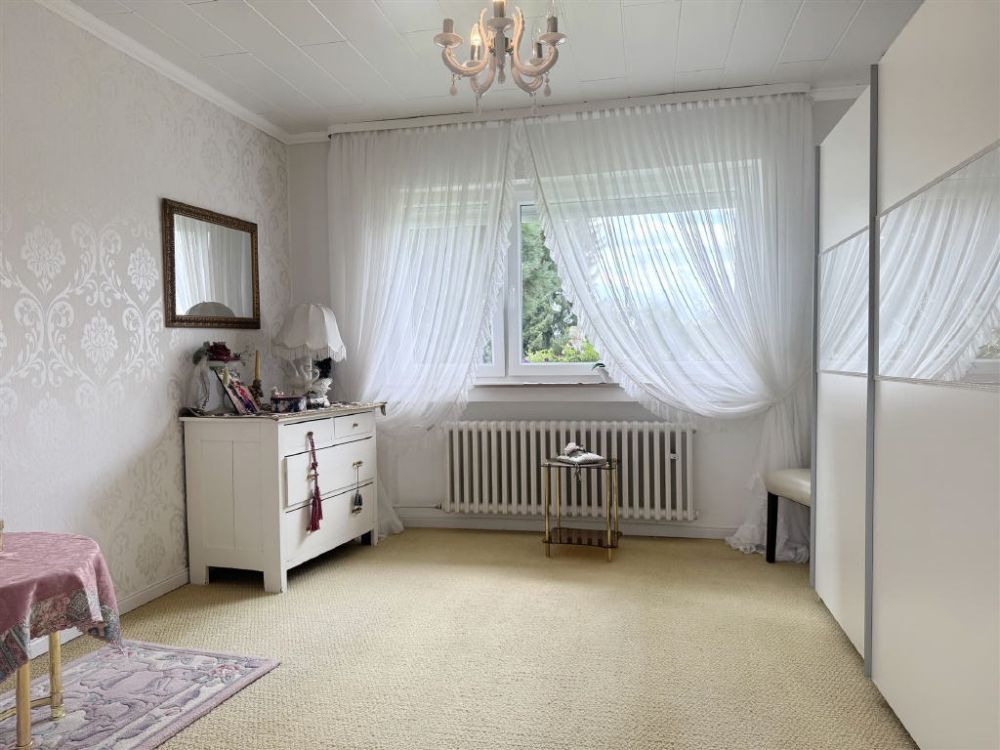 Charmantes Wohnhaus auf parkähnlichem Grundstück