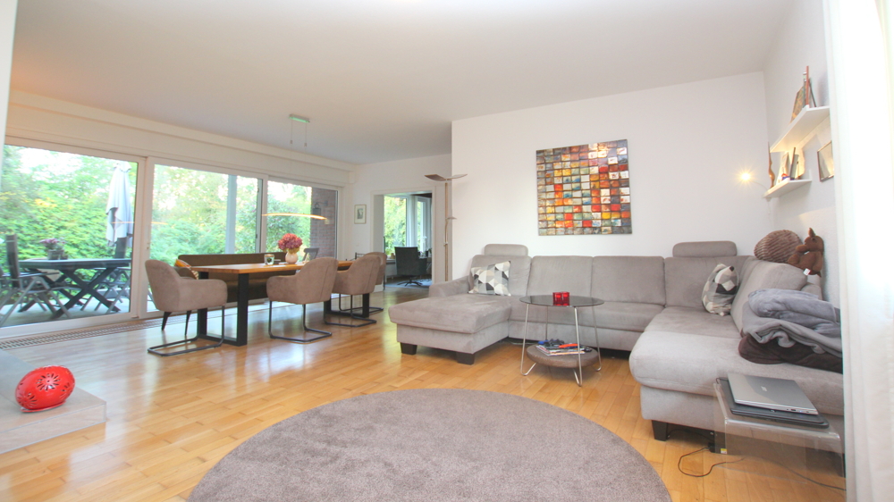 Charmantes Landhaus mit Nebengebäude und Parkgrundstück in idyllischer Wohnlage in Bad Zwischenahn