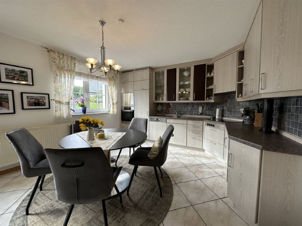 Sehr gepflegtes Einfamilienhaus mit großem Grundstück!