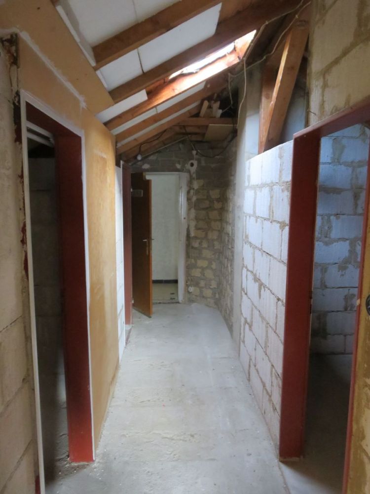 Wehrheim-Obernhain 2-FH in Top-Lage-Sanierung notwendig!