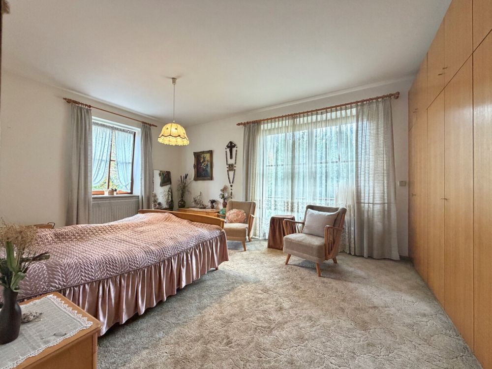 Naturidylle und Baukunst vereint: Stilvolles Wohnen in ruhiger Ortsrandlage