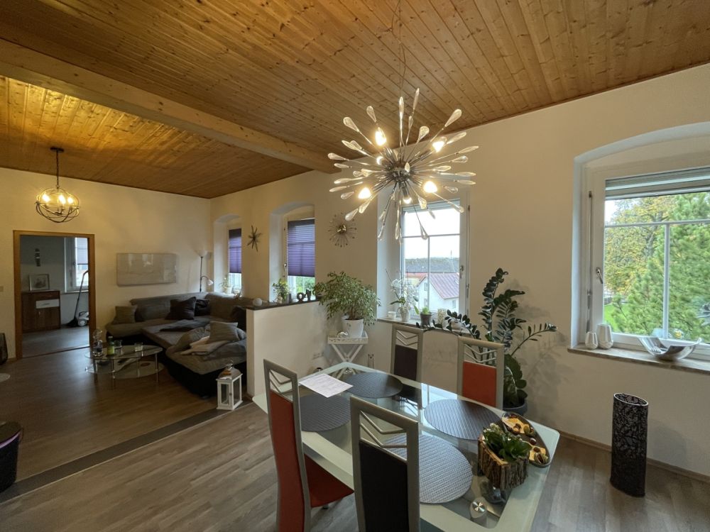 Ein teilvermietetes Zweifamilienhaus in guter Lage in Pleystein!