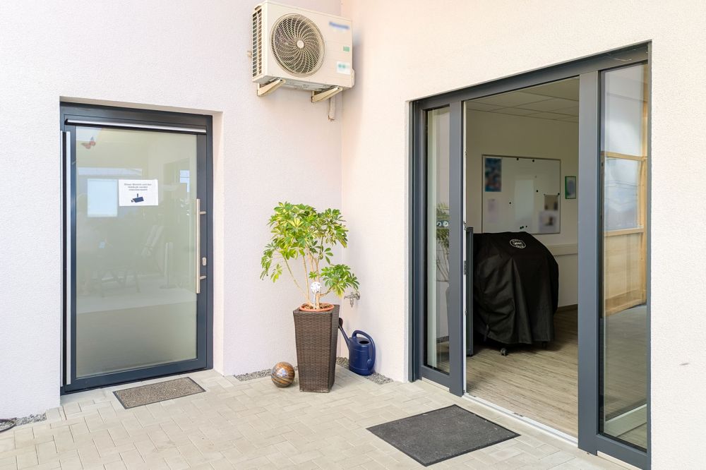 Neuwertiges Gewerbeobjekt – Büro-Gebäude, Lager- & Werk-Halle
in Erbach!