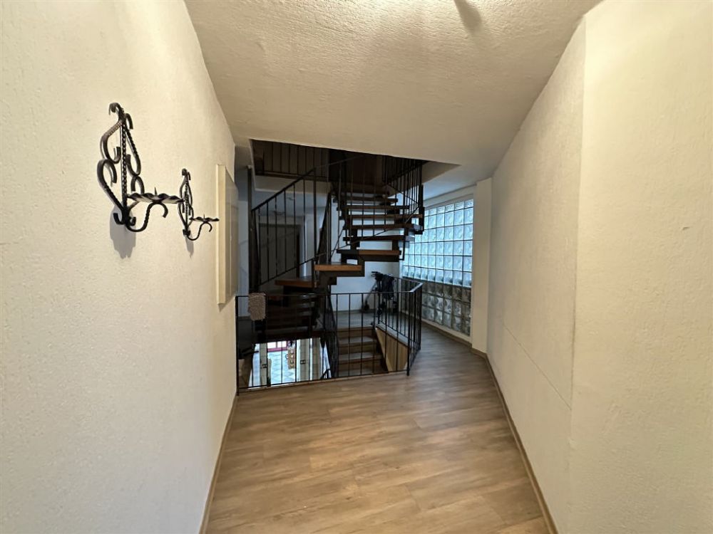 Wohn- und Geschäftshaus mit Ausbaupotenzial in zentraler Lage!