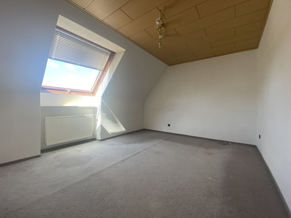 Wohnen am Merklsteig - Charmantes Reihenmittelhaus mit Garage, Wintergarten, Freischwimmbecken und zusätzlichem Gartengrundstück in begehrter Wohnlage in Weiden!