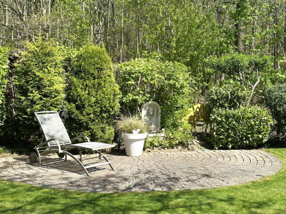 / Architektonisches Highlight in Waldrandlage!