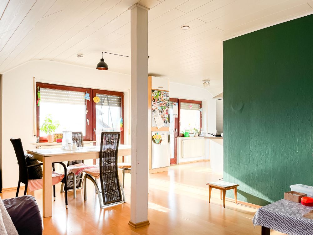 Zweifamilienhaus mit Werkstatt, Garage und Garten mit Weitblick